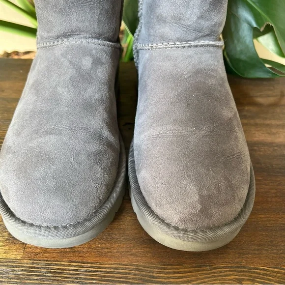 UGG Classic Short II Grey Suede Fur Lined Boots US7 - Picture 9 of 17
